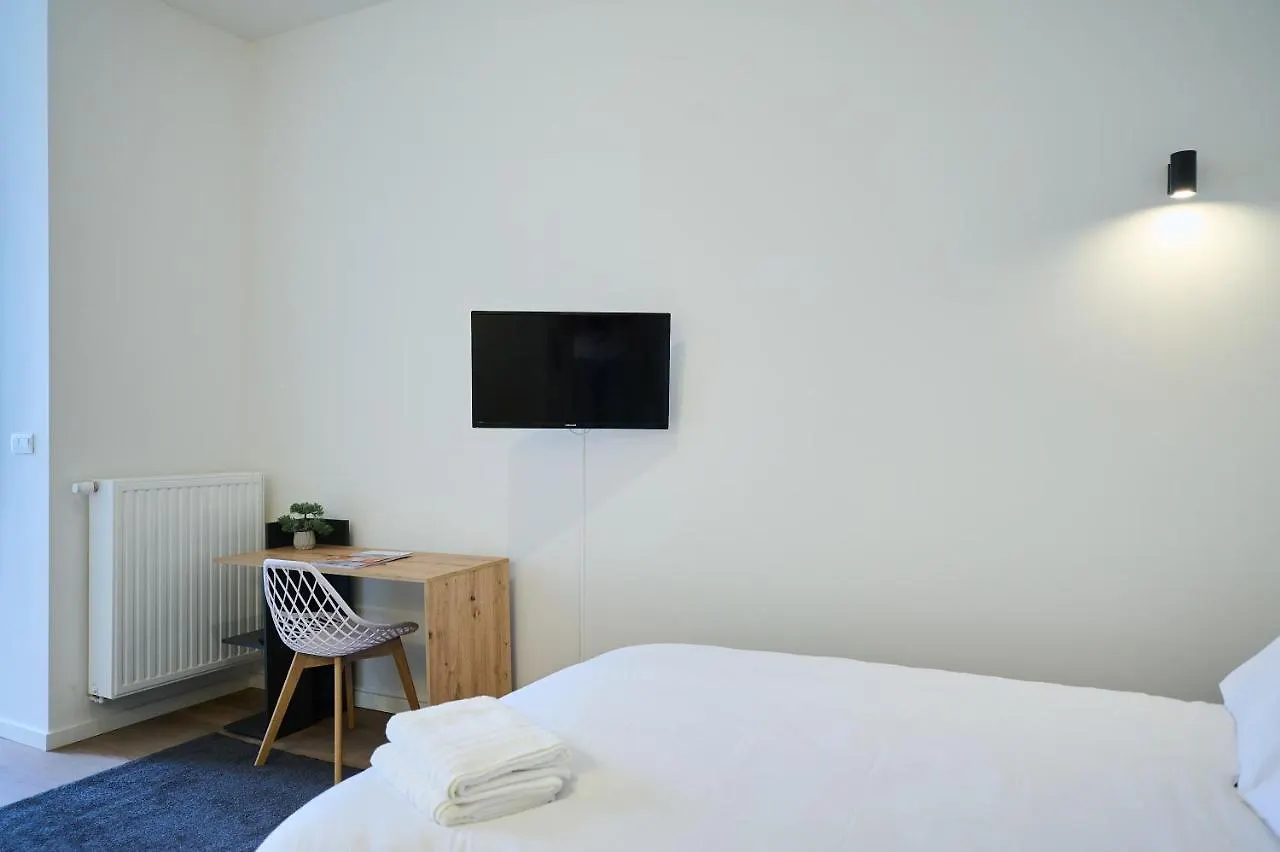 Living Home Bruselas 0*,